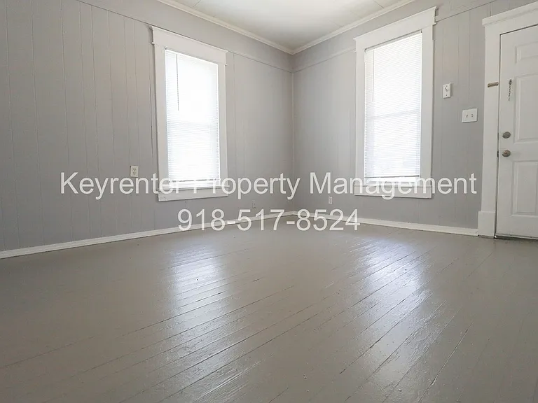 E 4th Street Duplex — Photo 3