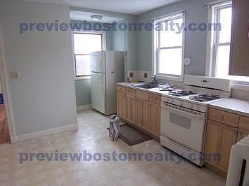 2nd image of 75 Easton St #D2