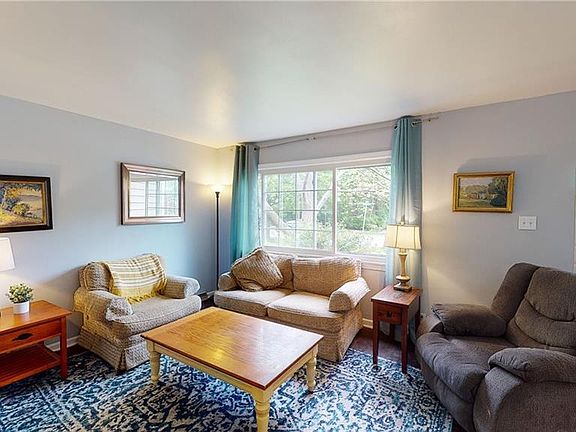 4th image of 215 N Highland Ave
