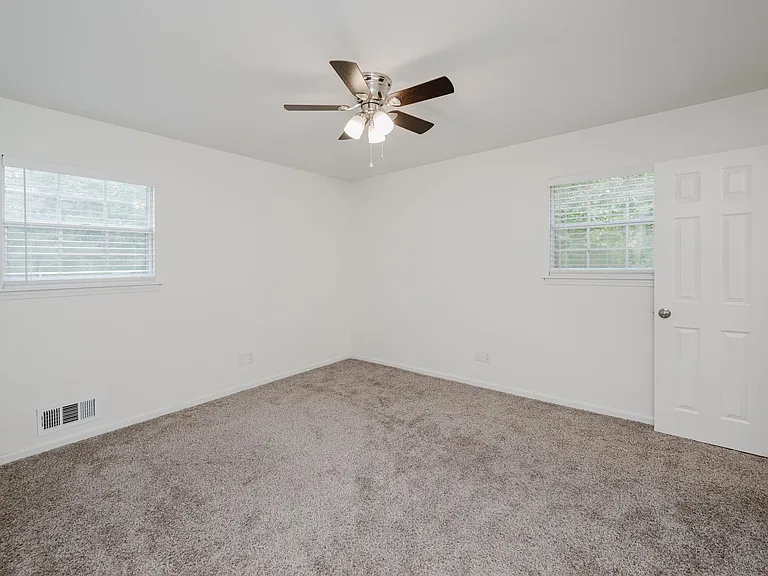 1440 Hickory Ln — Photo 18