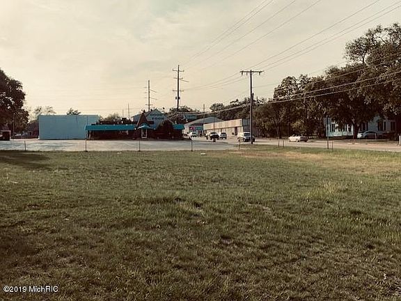 2nd image of 1927 W Sherman Blvd