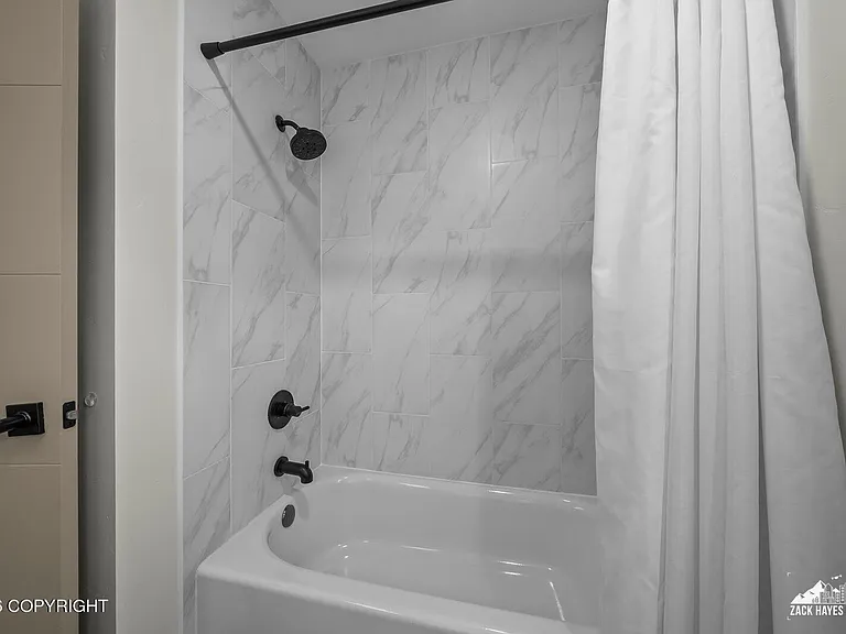 1785 Evangeline Ln — Photo 37