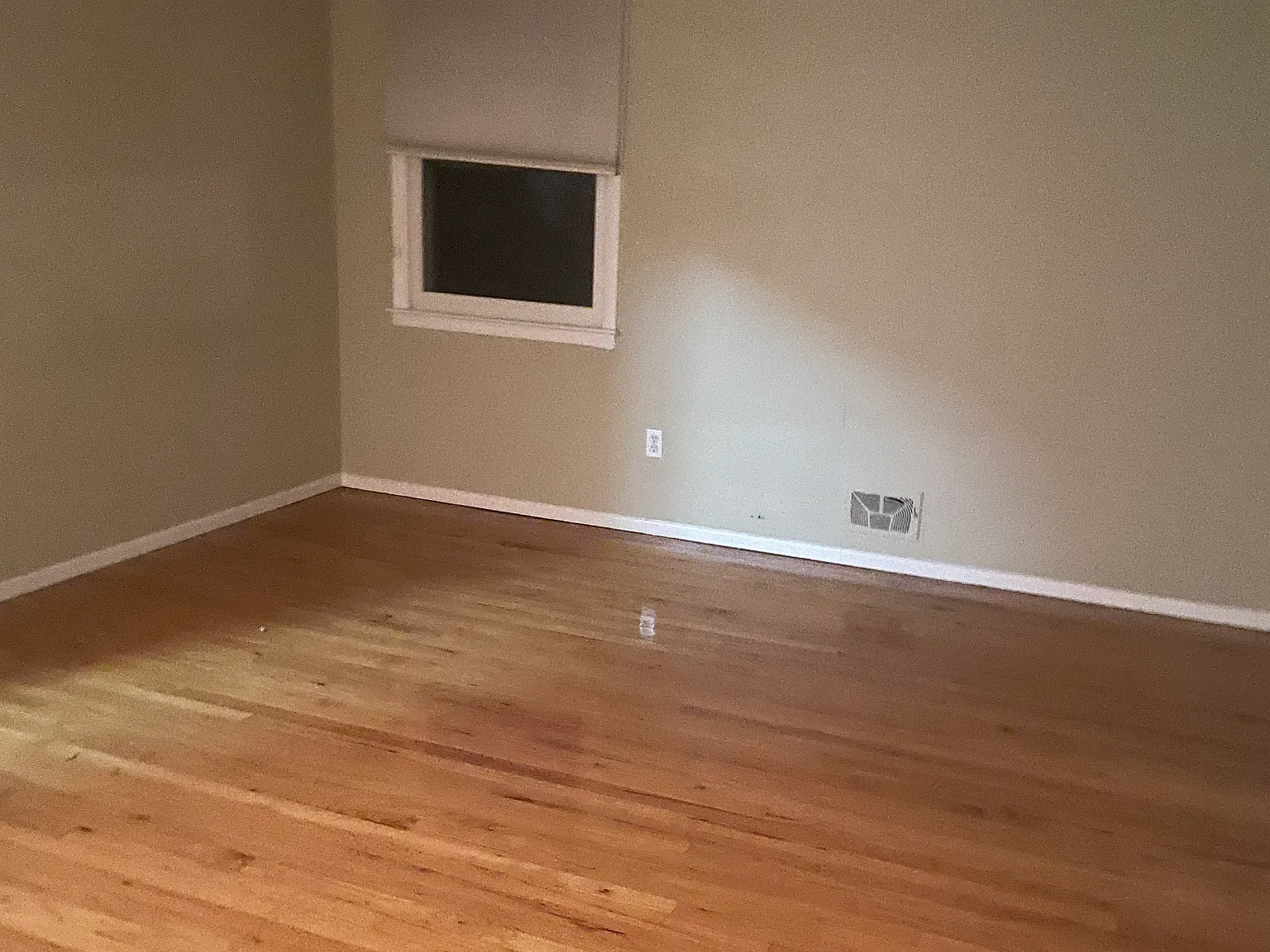 3 bed, 1300 sqft, $3,600 — Photo 4