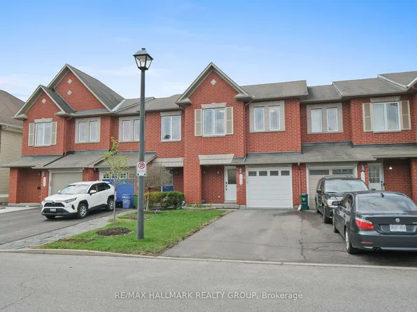126 Silvermoon Cres, Ottawa, ON K4A 0P5