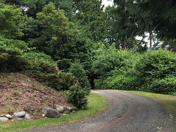 Private Drive Leading Off Crescent Drive