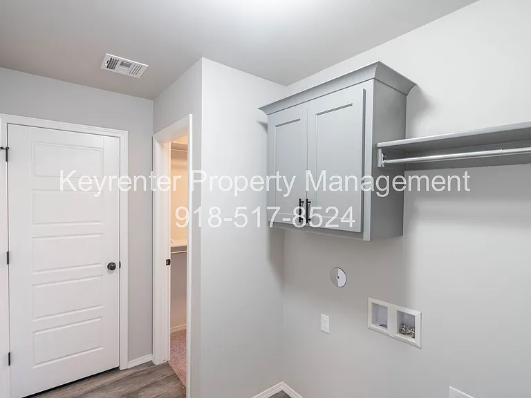 6800 S 20th St — Photo 13