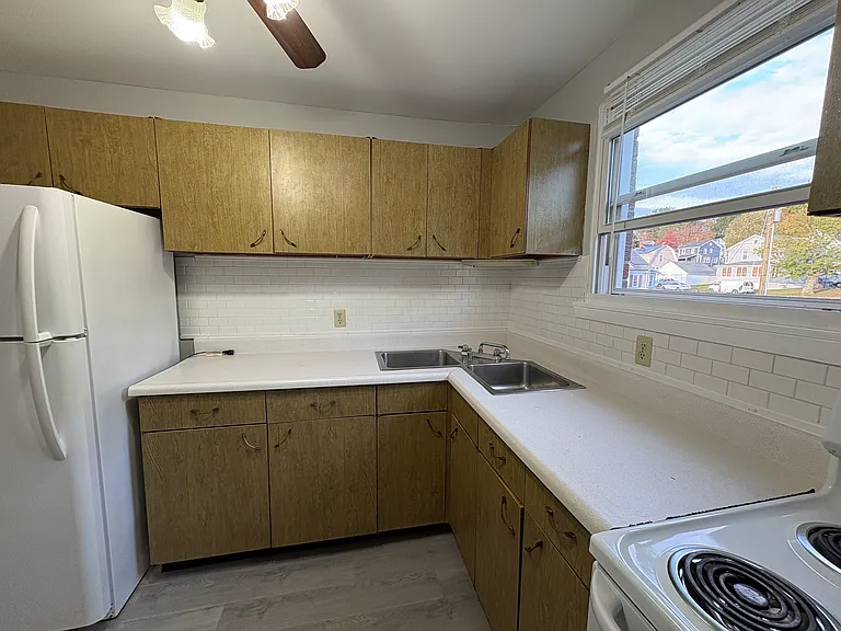 138 Store Ave #3F — Photo 3