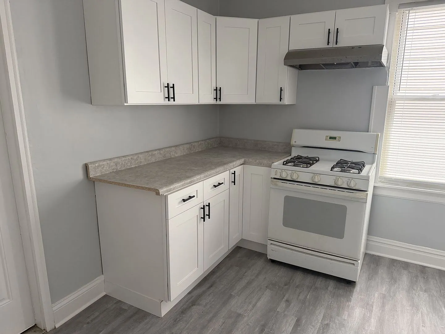 8531 S Burley Ave Apt 2R — Photo 4