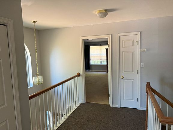 5th image of 223 Beckington Ct
