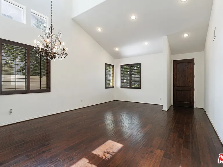 14321 Hortense St — Photo 9