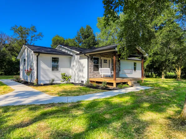 120 Vantrease Rd, Cottontown, TN 37048