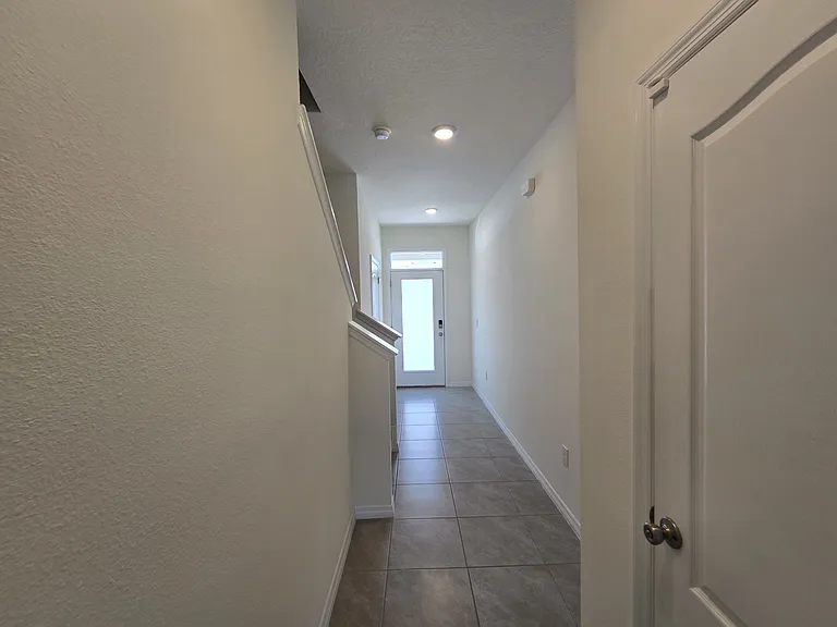 1301 Isleta Loop #1301 — Photo 5