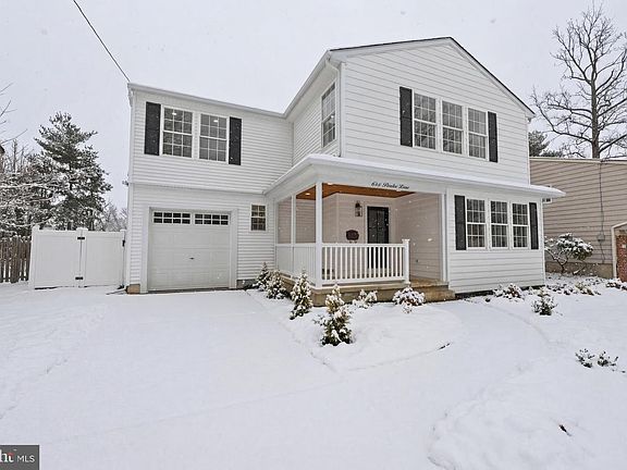 2nd image of 615 Pardee Ln