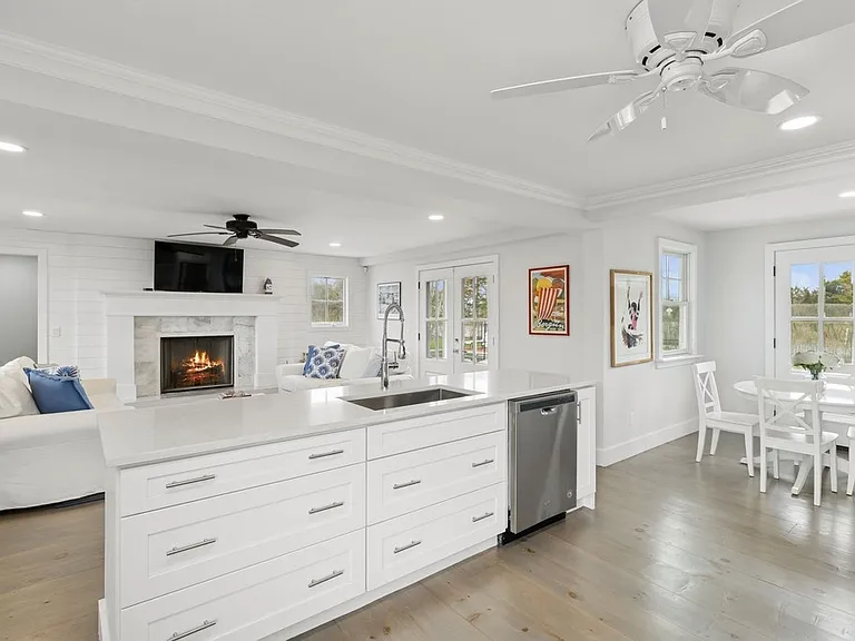 87 Foster Ave — Photo 14