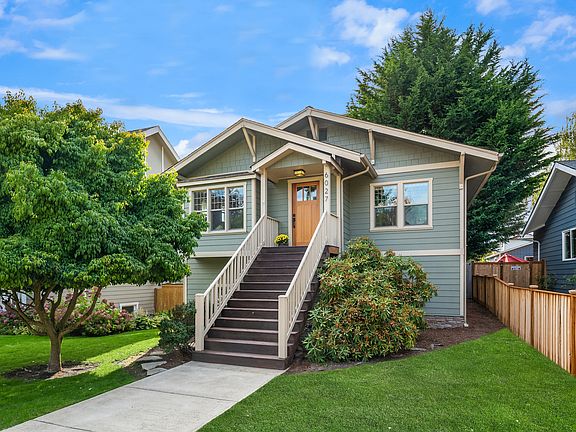 Located in Seaview, this home is perfectly positioned to take in all the local amenities and restaurants, coffee shops and boutiques in both the Alaska AND Morgan Junctions.