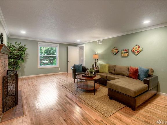 3rd image of 3510 Wilderness Dr SE