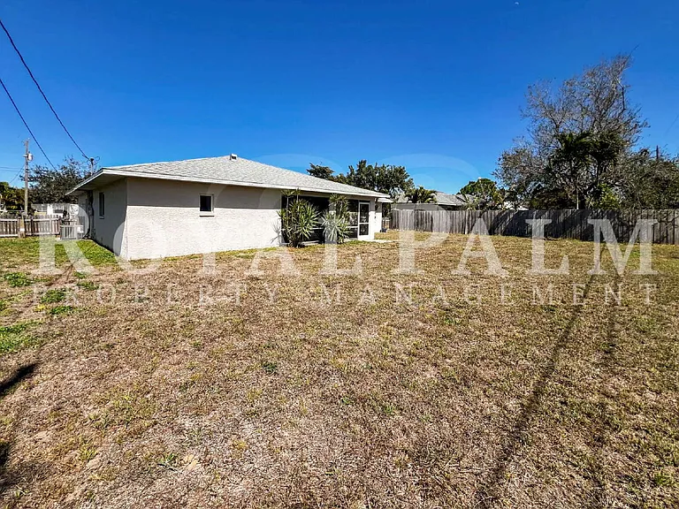 208 SE 17th St — Photo 36
