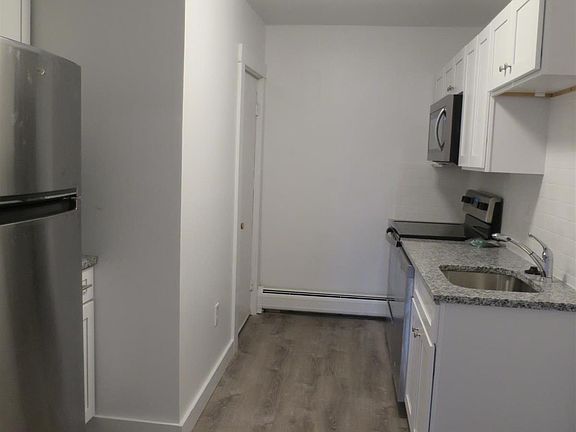 2nd image of 207 Highland Ave