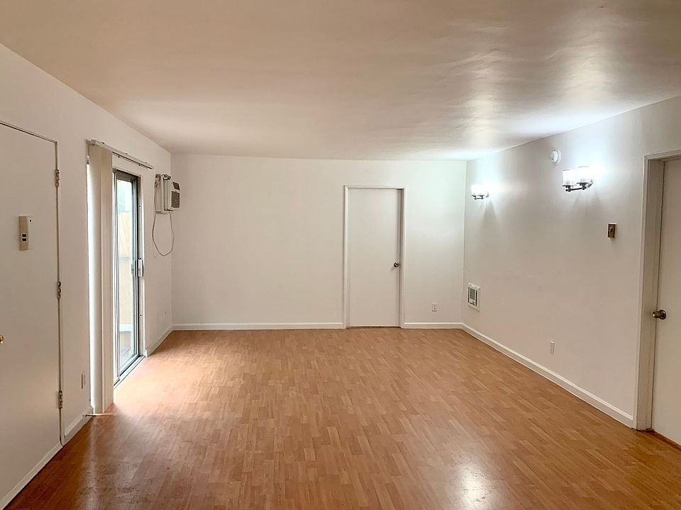 1st image of 3731 Jasmine Ave #1