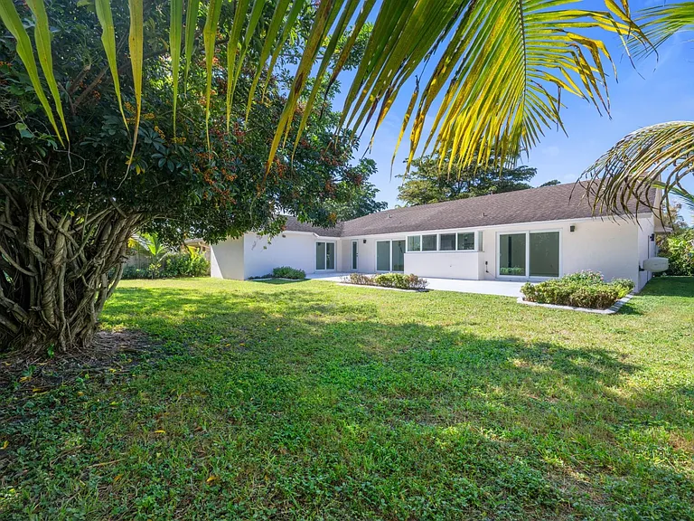 9515 SW 118th Ct — Photo 2