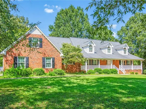 5311 Land Castle Ln, Mc Leansville, NC 27301