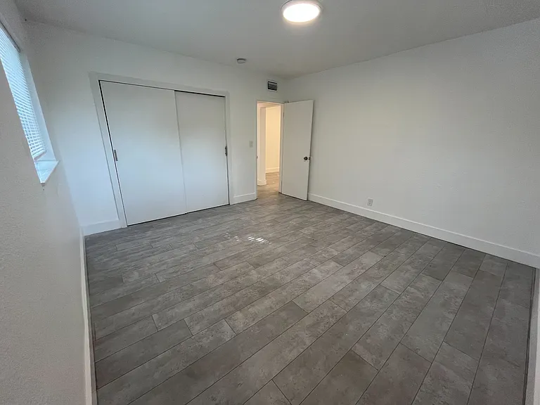 1949 NE 172nd St #10 — Photo 7