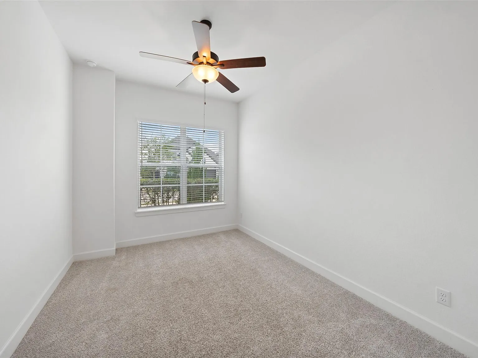 4 bed, 3.0 bath, 1914 sqft, $2,675 — Photo 4