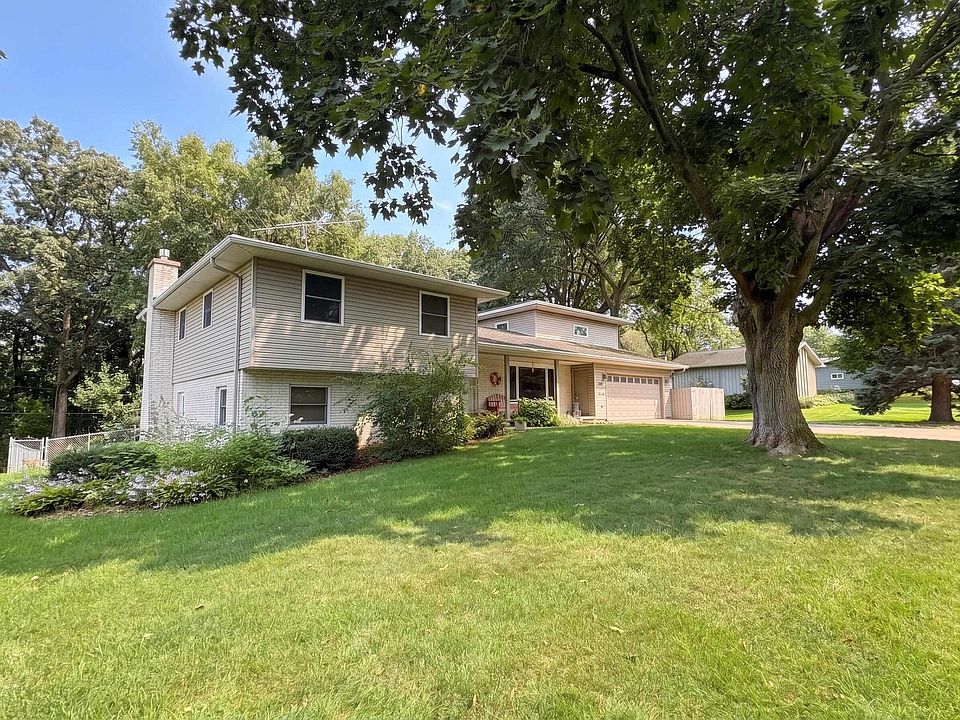 1st image of 500 W Riverside Dr