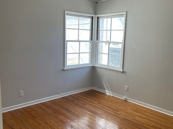 4th image of 2669 Waverly Dr