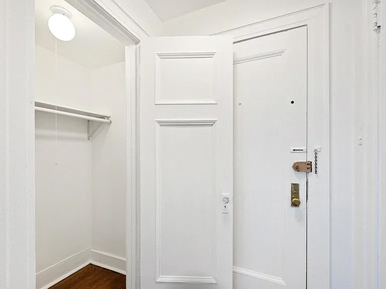 3030 N. Sheridan Road — Photo 24