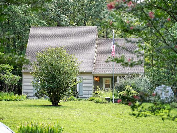 2nd image of 32 Greene Ct