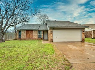 6205 Arrowwood Dr, Arlington, TX 76001