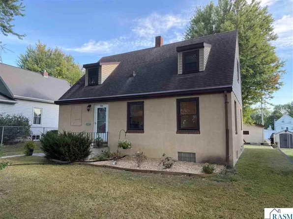 725 Walnut St SW, Sleepy Eye, MN 56085