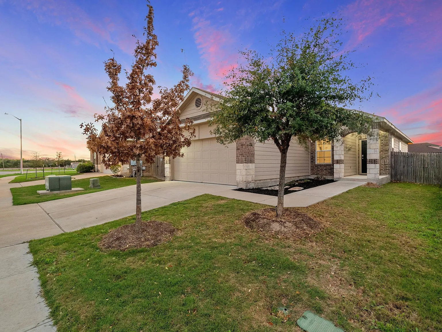 3 bed, 2.0 bath, 1434 sqft, $1,695 — Photo 3