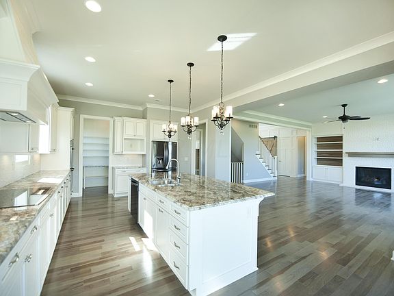 5th image of 7304 Marist Ln #124