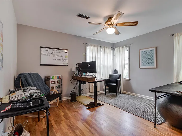 810 Hawthorn Ave — Photo 22
