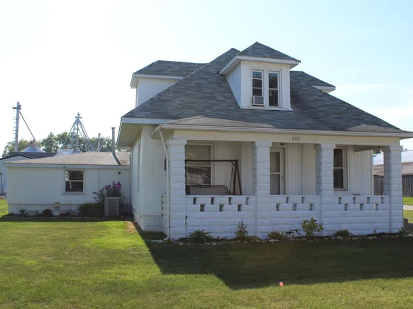 202 S Burke St, Wolcott, IN 47995