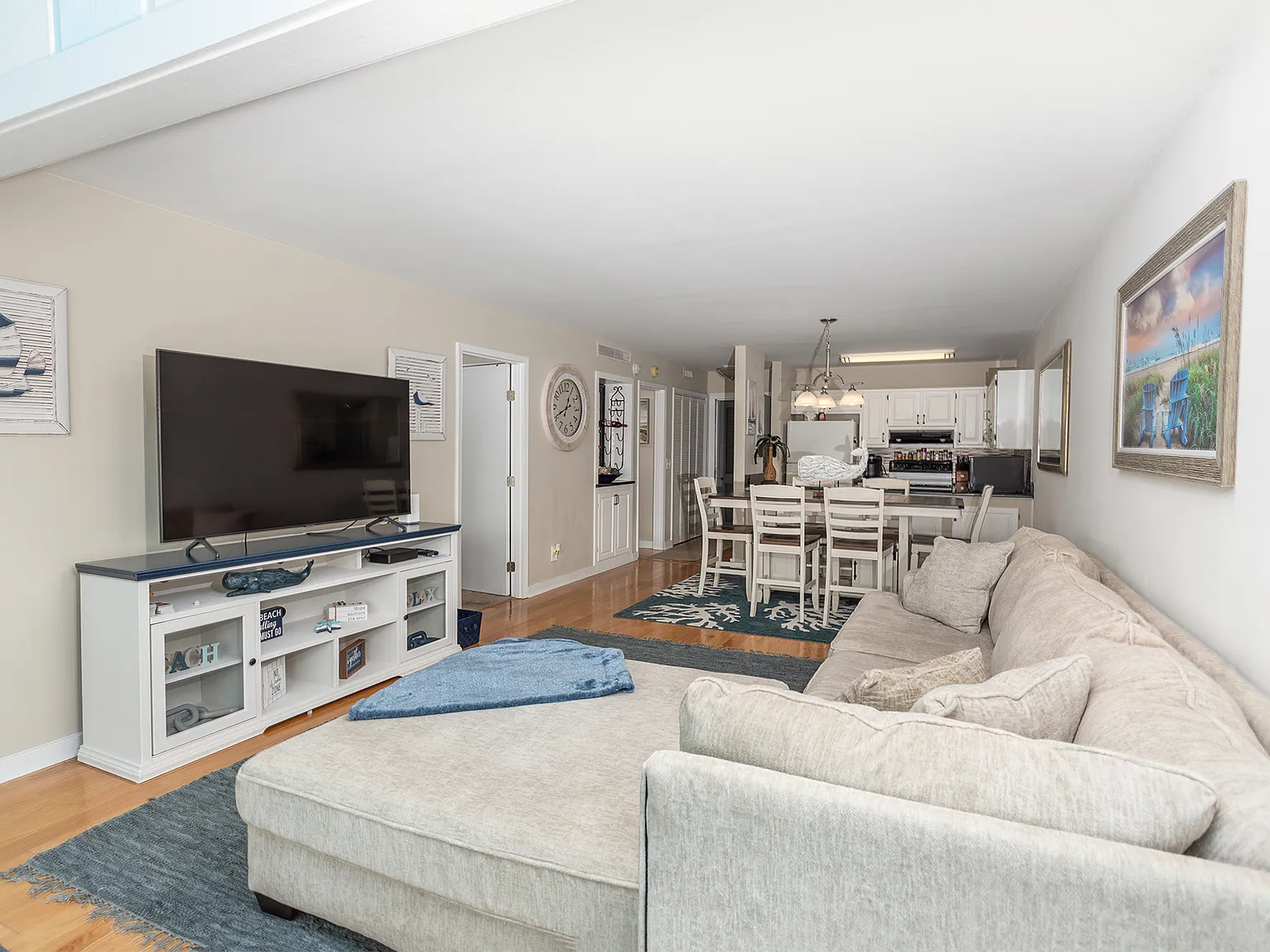 1 bed, 1.5 bath, 900 sqft, $2,100 — Photo 2