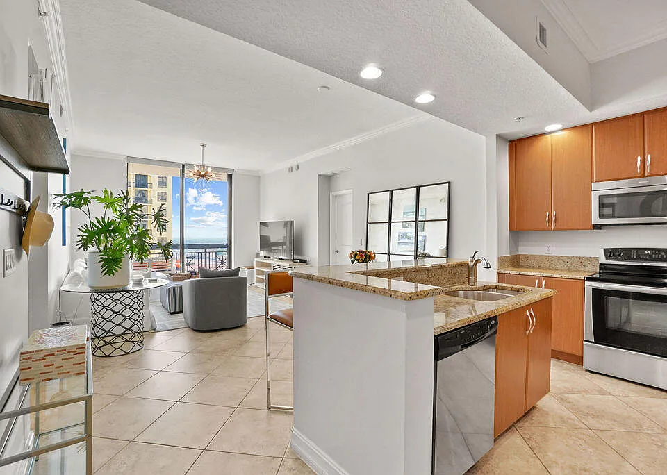 701 S Olive Ave #1003