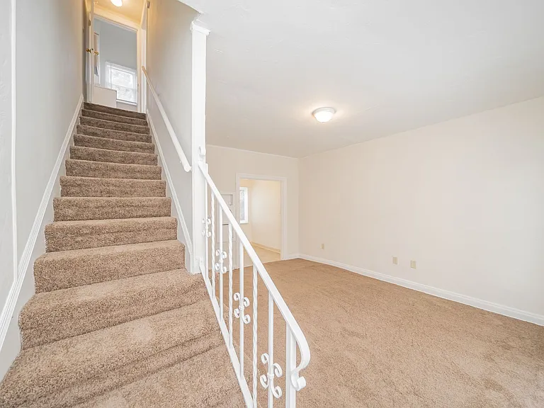 2867 MacArthur Blvd — Photo 5