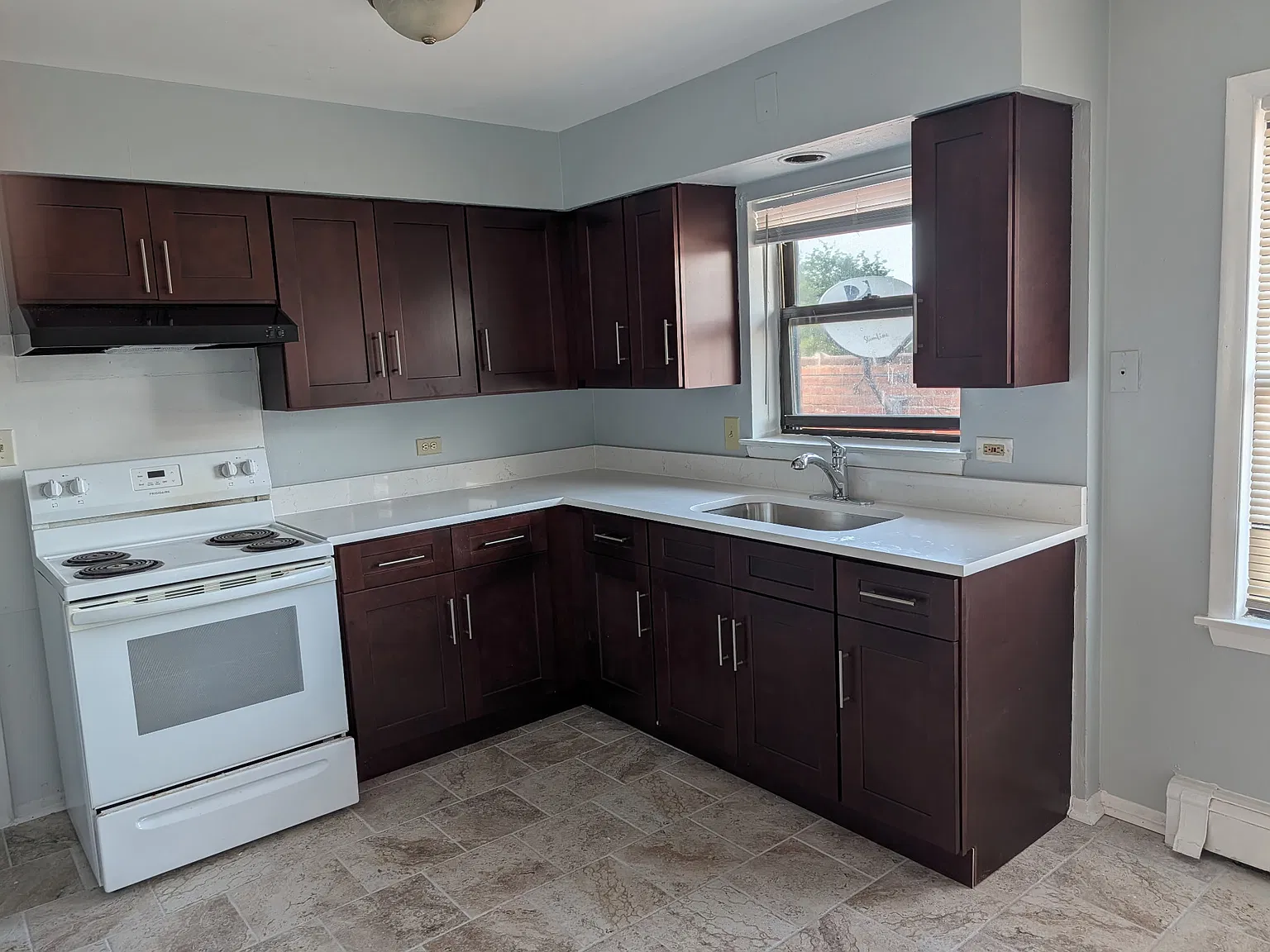 2 bed, 900 sqft, $1,600 — Photo 1