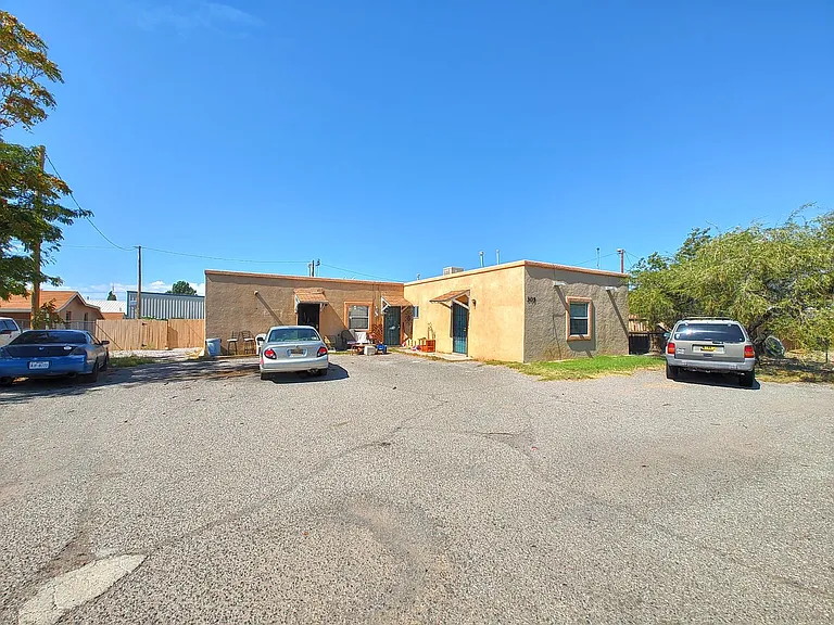 305 N Almendra St — Photo 16