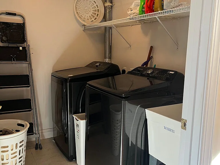 Level 2
Laundry Room