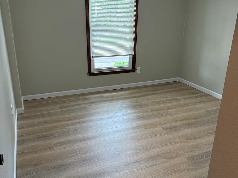 304 NE Independence Ave #B — Photo 6