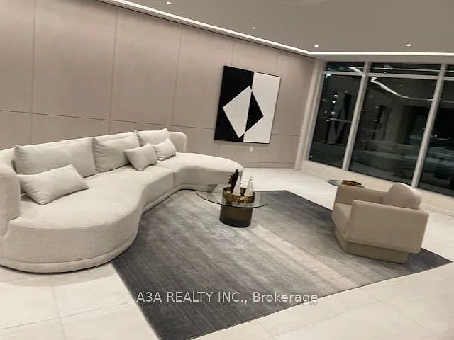 50 Upper Mall Way #Penthouse 02 — Photo 8