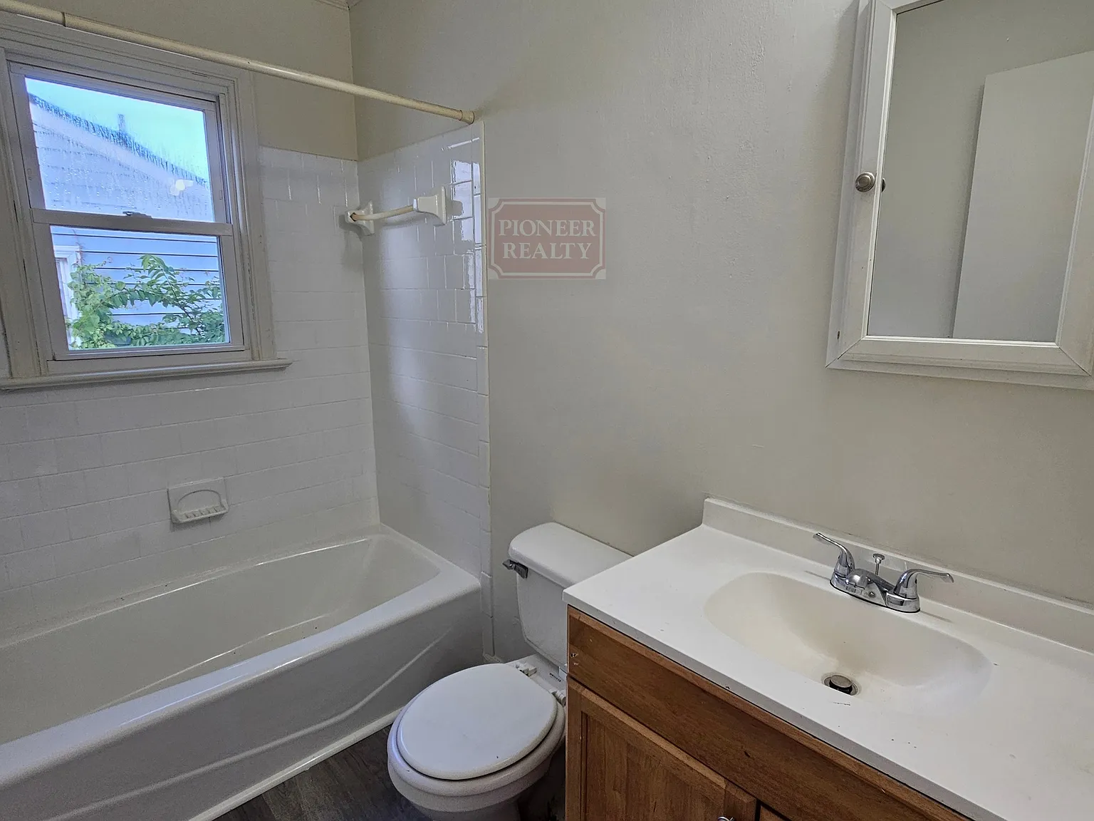 129 North Fern Avenue - 1 — Photo 3
