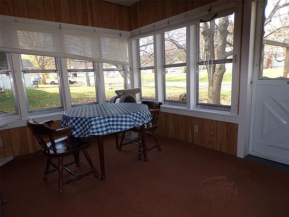 3rd image of 28 Gail Dr