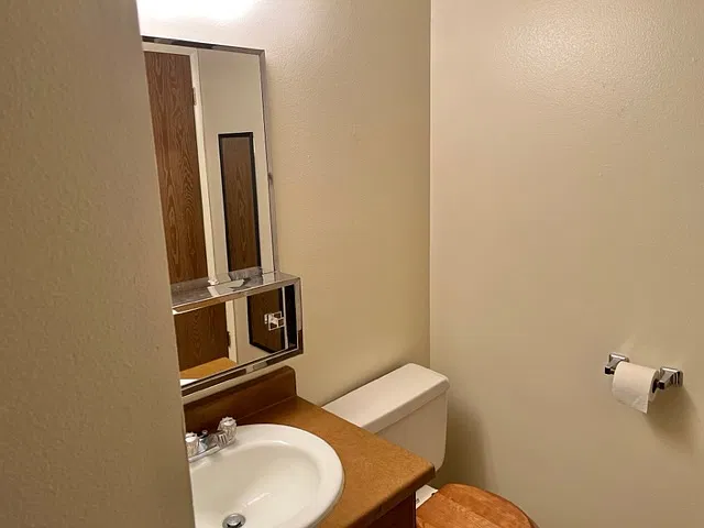 Pheasant Glen Town House #6 — Photo 4