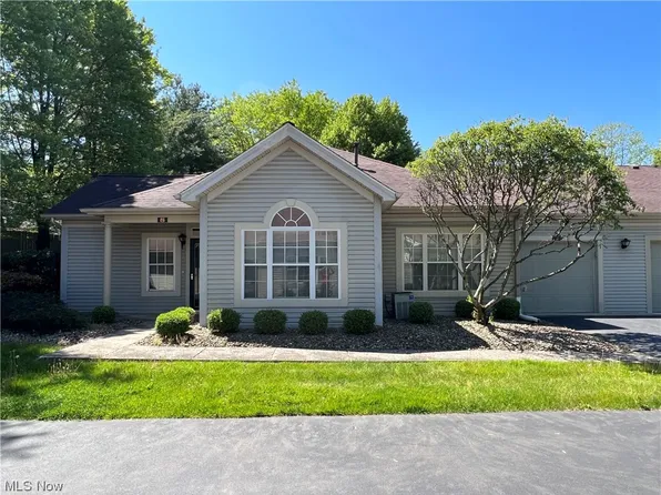 8 Woodland Chase Blvd, Niles, OH 44446