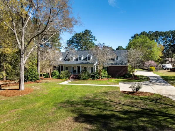 80 Edgewater Dr, Tifton, GA 31793